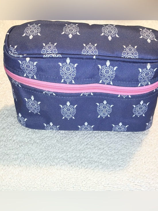 Vera Bradley Handbags - Vera Bradley Turtle Dream Large Cosmetic Bag Blue White Sea Turtles Pink Zipper